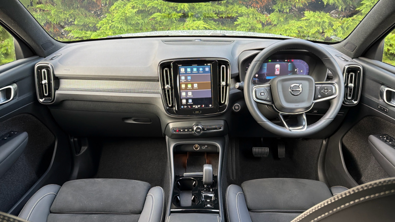 Volvo XC40 2.0 B3P Plus Dark 5dr Auto Petrol Estate